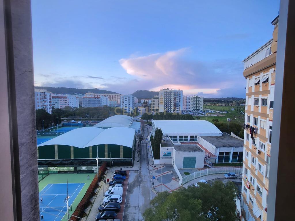 Apartamento Moderno em Setúbal com Vista para a Cidade e Montanha - Image 12